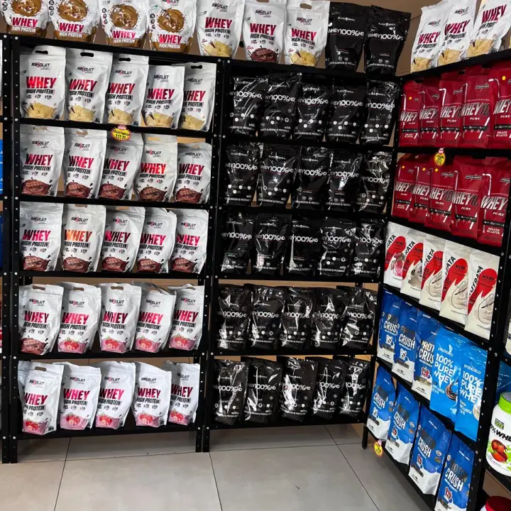 Prateleira de whey protein em refil